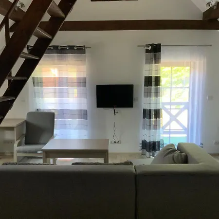 Apartamenty, Domki, Wedkowanie Farmház *